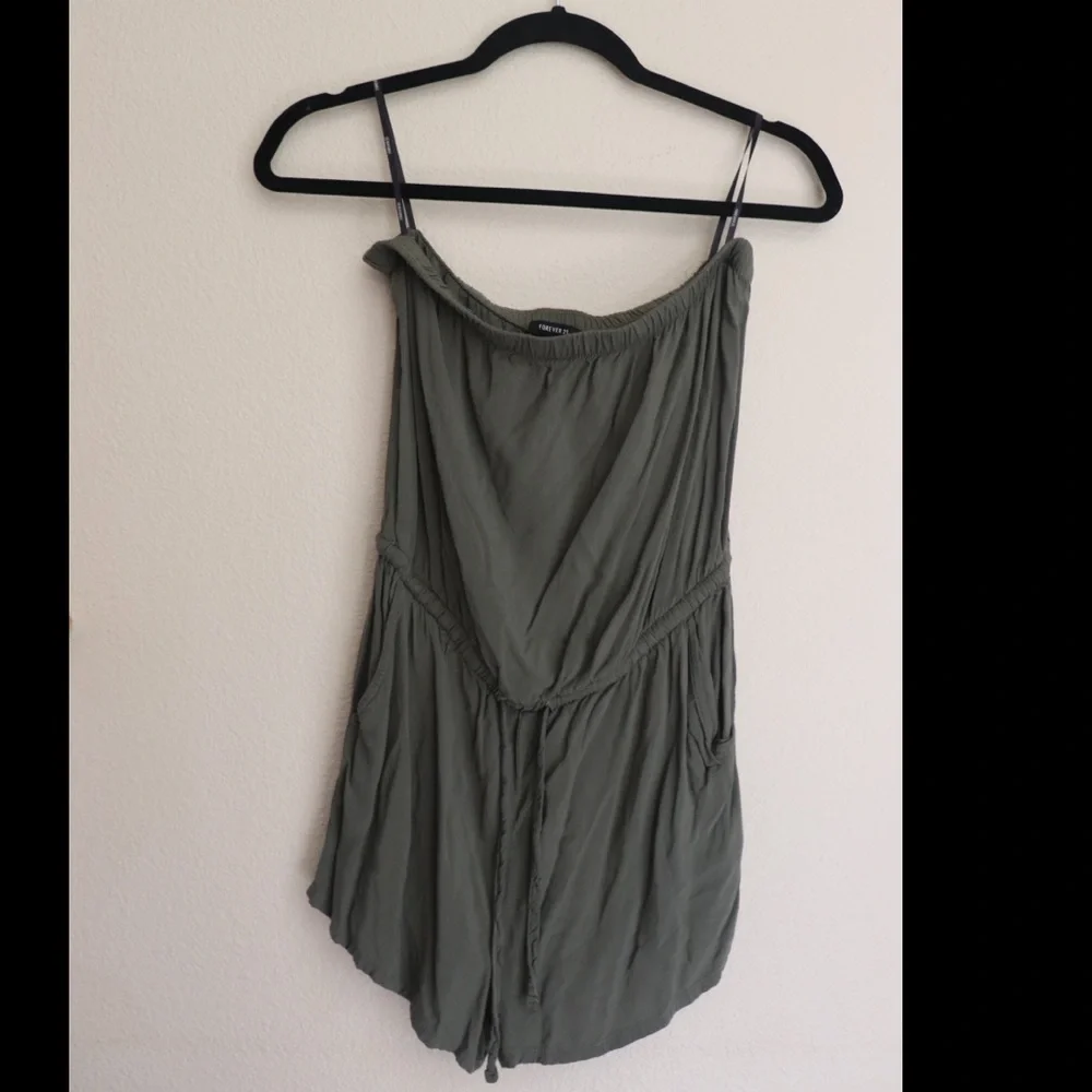 Olive green Strapless shorts romper - Picture 3 of 3